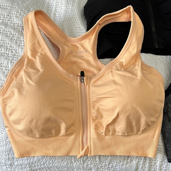 Set of 3 front zip sports bras - Picture 2 of 8
